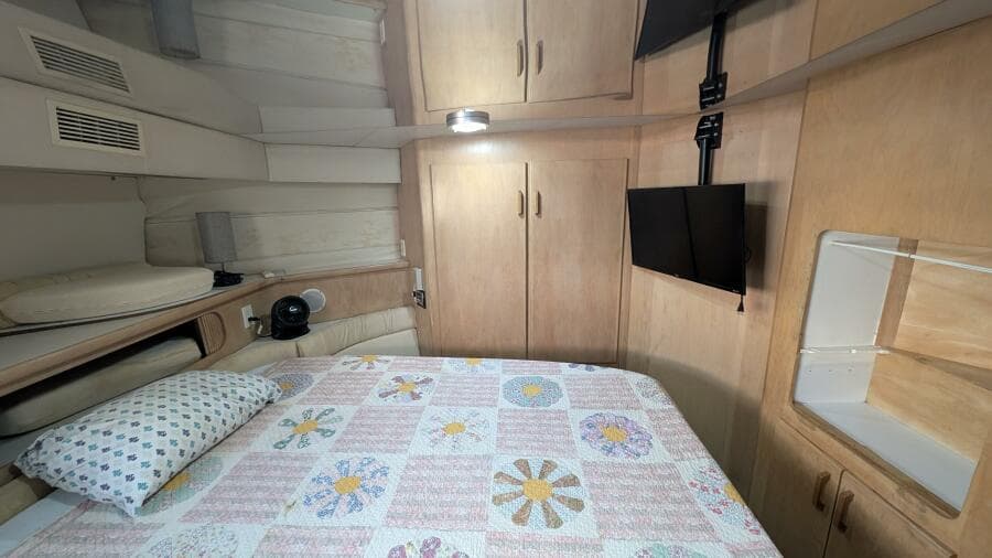 1994 Carver 370 AFT CABIN