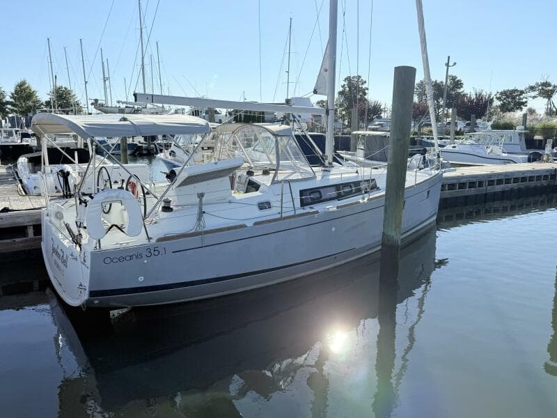 2021 Beneteau 35.1