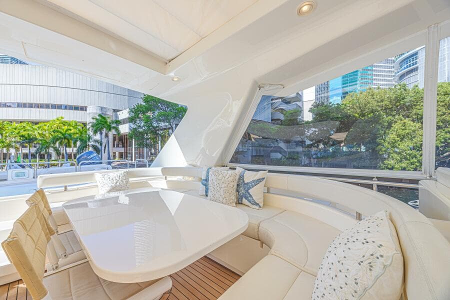 2011 Ferretti Yachts 830