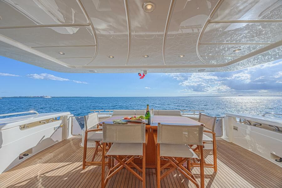 2011 Ferretti Yachts 830