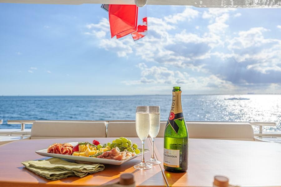 2011 Ferretti Yachts 830