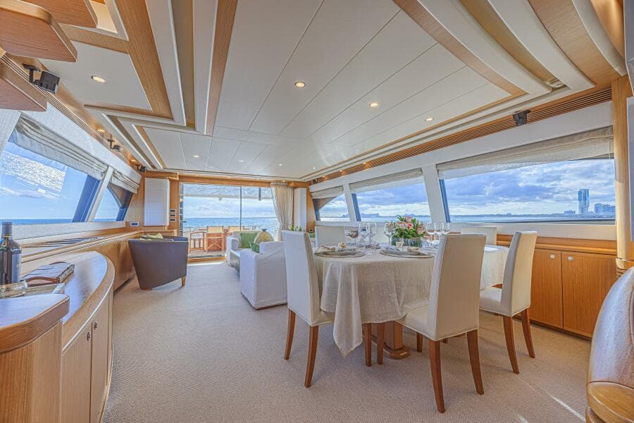 2011 Ferretti Yachts 830