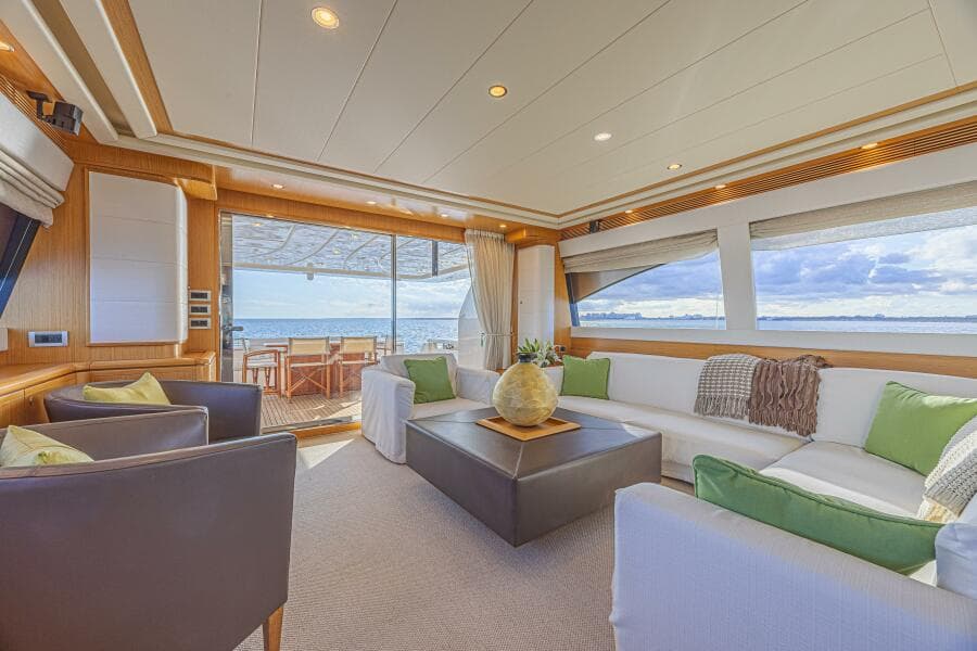 2011 Ferretti Yachts 830