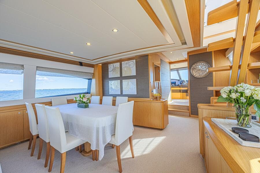 2011 Ferretti Yachts 830