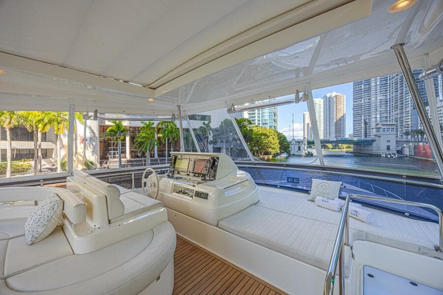 2011 Ferretti Yachts 830