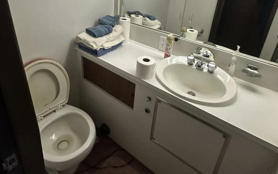 1974 Hatteras 58 Yachtfish