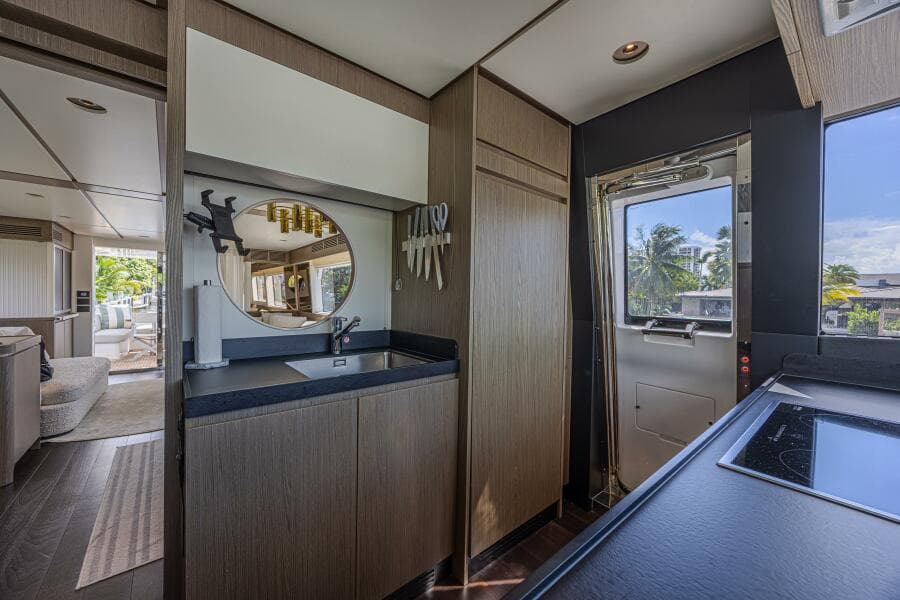 2022 Azimut Magellano 66