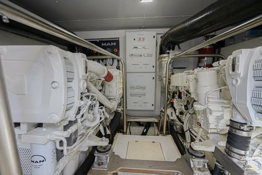 2022 Azimut Magellano 66