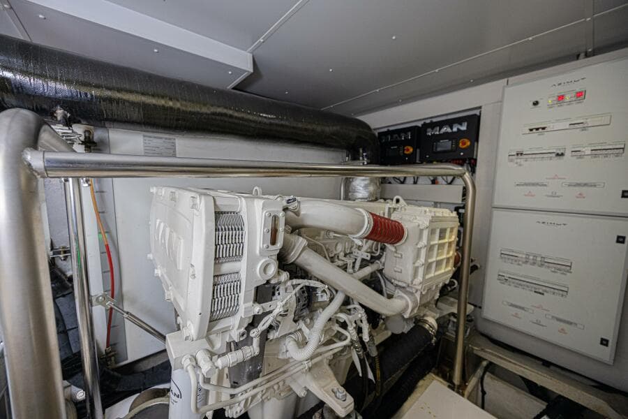 2022 Azimut Magellano 66