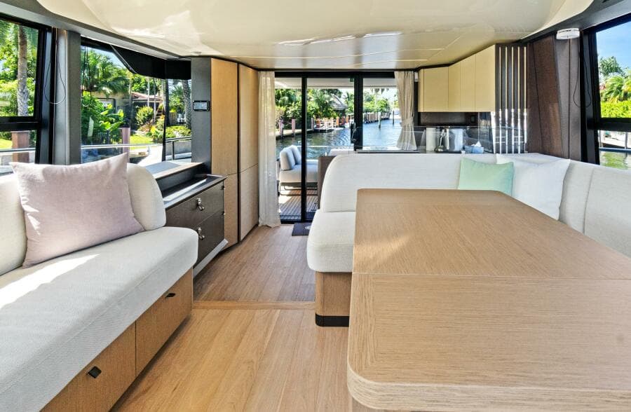 2025 Absolute 52 Fly