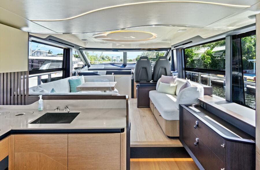 2025 Absolute 52 Fly