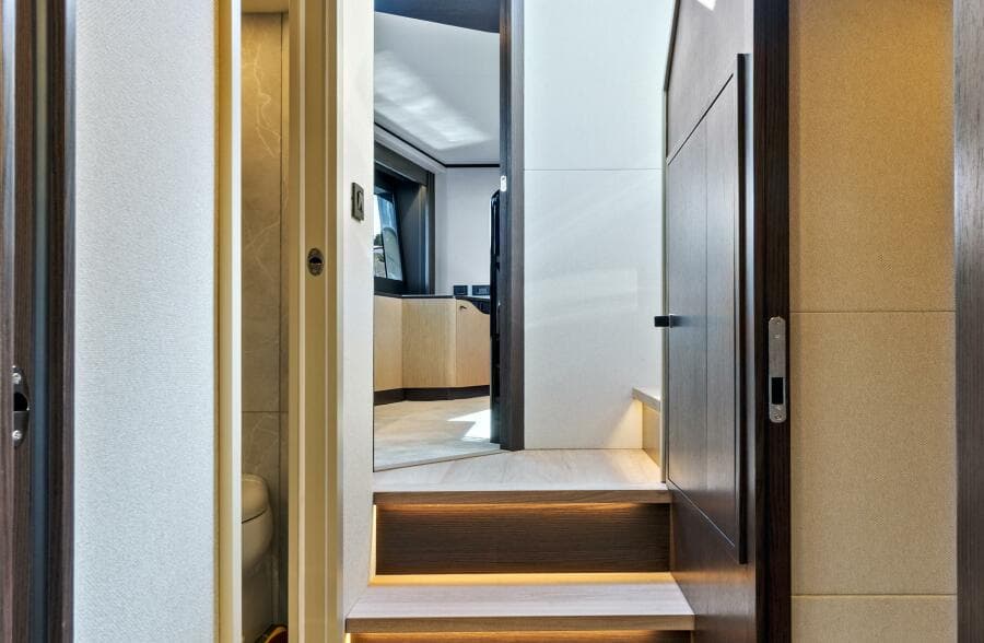 2025 Absolute 52 Fly