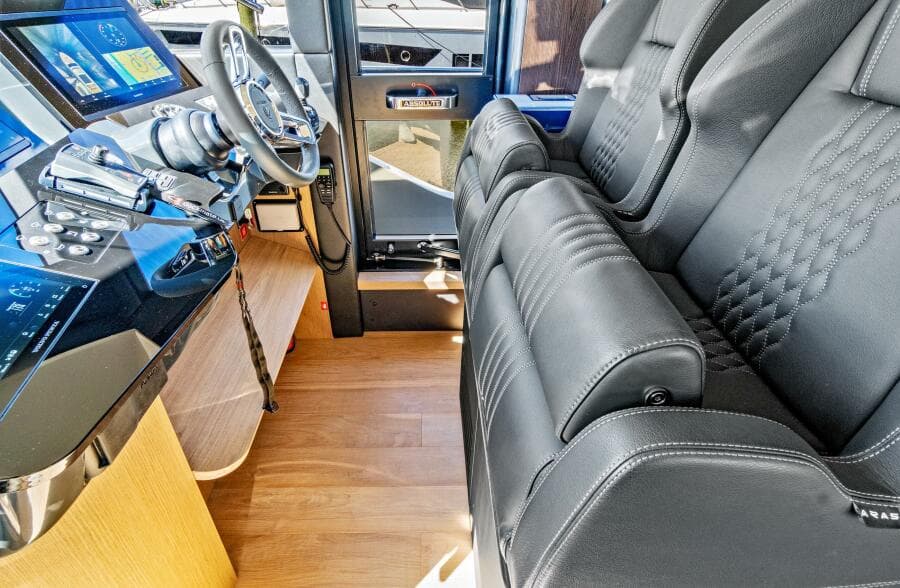 2025 Absolute 52 Fly