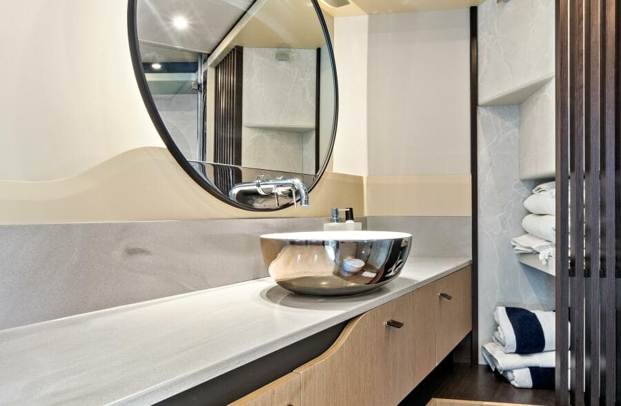 2025 Absolute 52 Fly