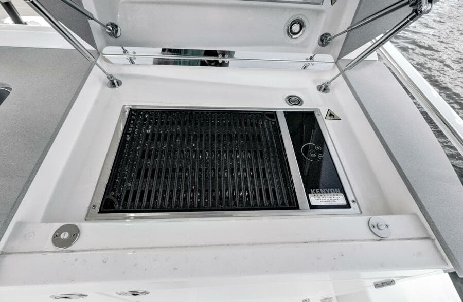 2025 Absolute 52 Fly