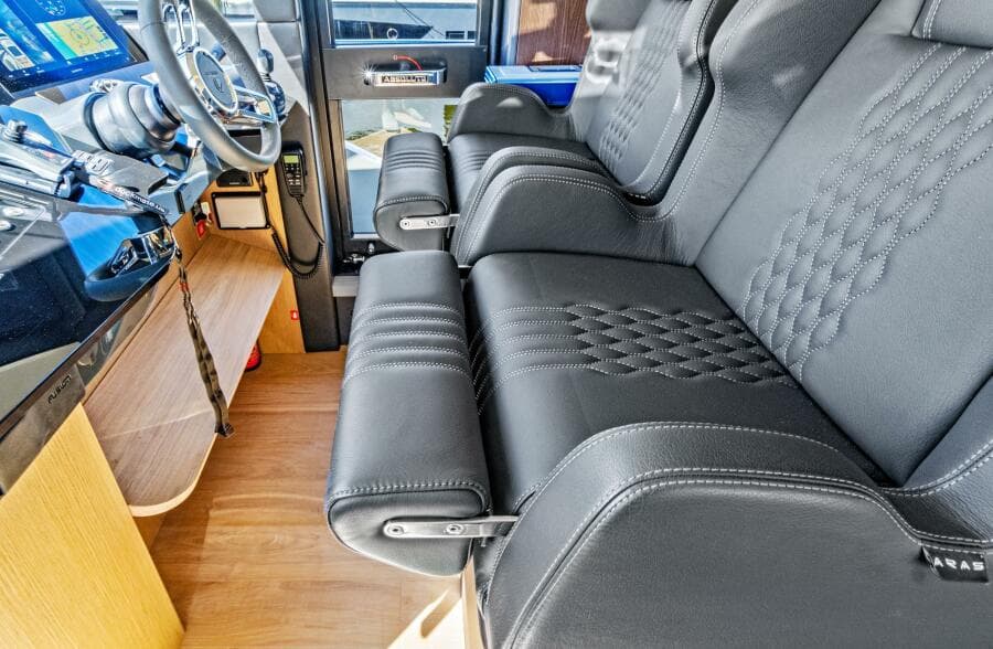 2025 Absolute 52 Fly