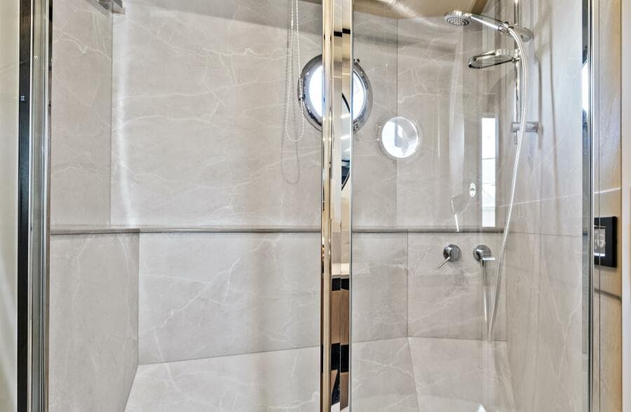 2025 Absolute 52 Fly