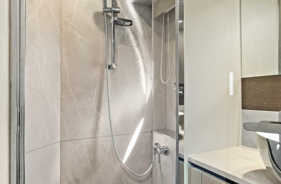 2025 Absolute 52 Fly