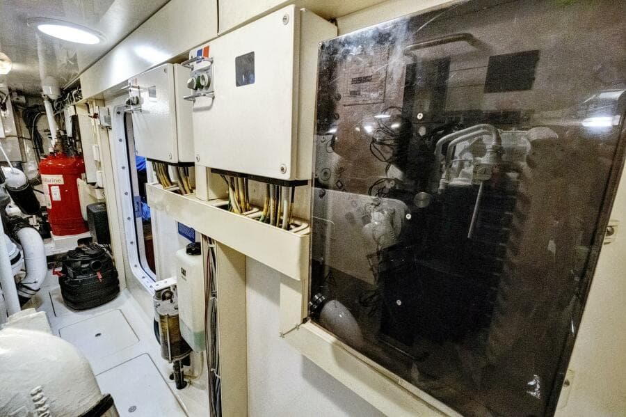 2008 Viking 74 Enclosed Bridge