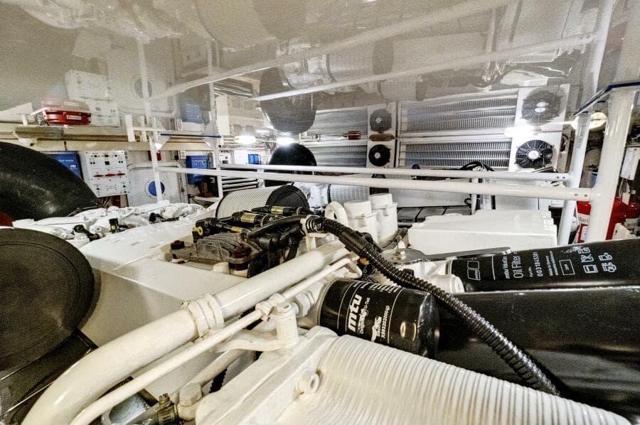 2008 Viking 74 Enclosed Bridge