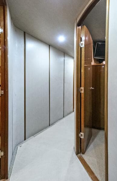 2008 Viking 74 Enclosed Bridge