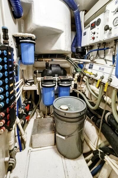 2008 Viking 74 Enclosed Bridge