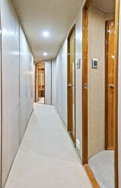 2008 Viking 74 Enclosed Bridge