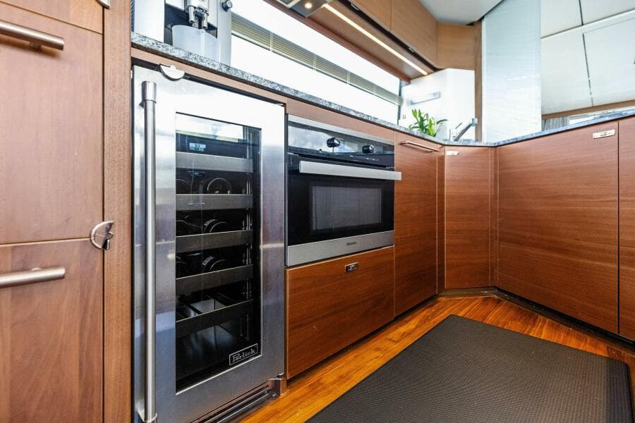 2018 Princess Y75 Motor Yacht