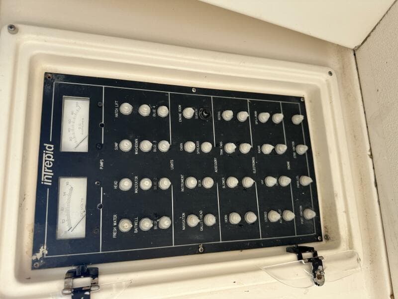 1994 Intrepid 376 Walkaround