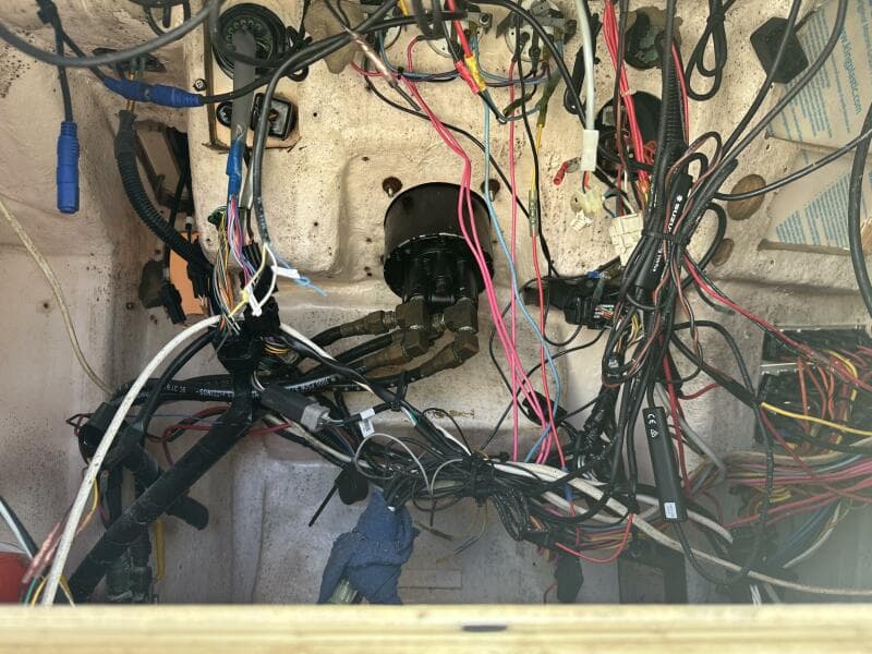 1994 Intrepid 376 Walkaround