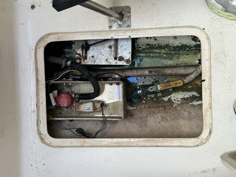 1994 Intrepid 376 Walkaround