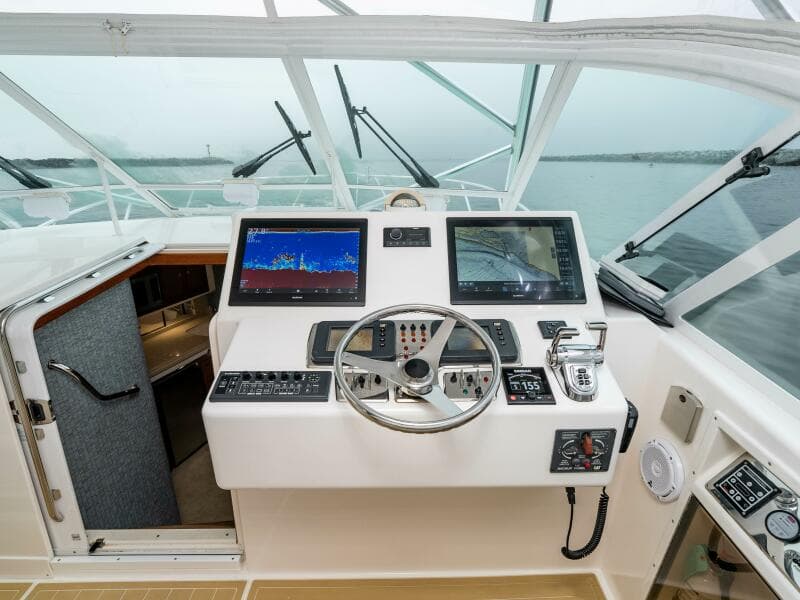 2008 Cabo 38 Express SHOW TIME - Helm