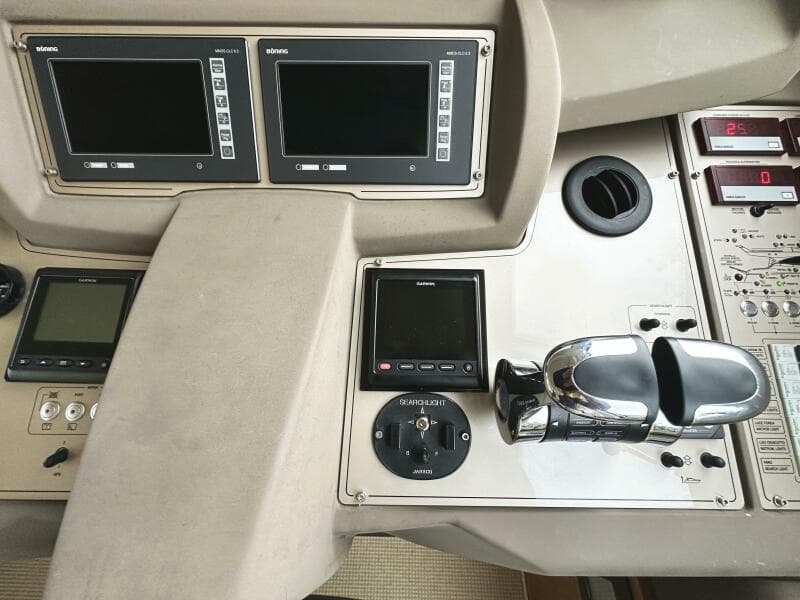 2014 Ferretti Yachts 530