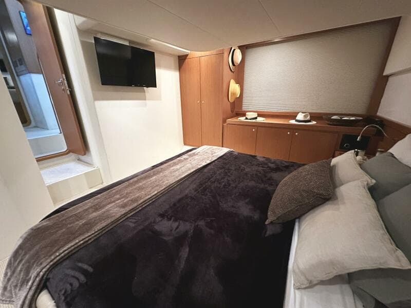 2014 Ferretti Yachts 530