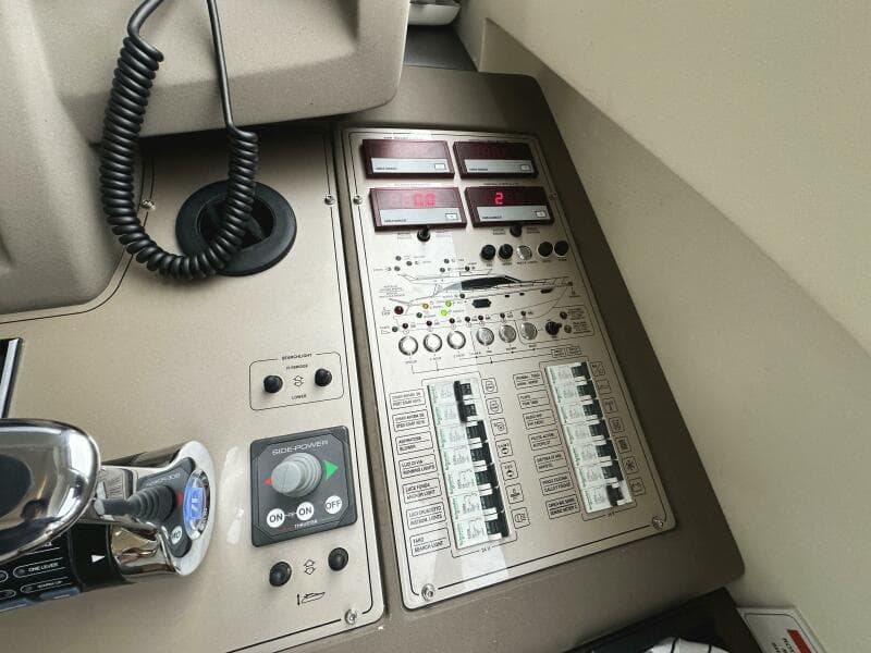 2014 Ferretti Yachts 530