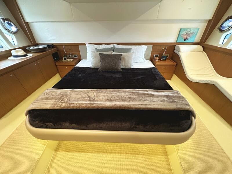 2014 Ferretti Yachts 530