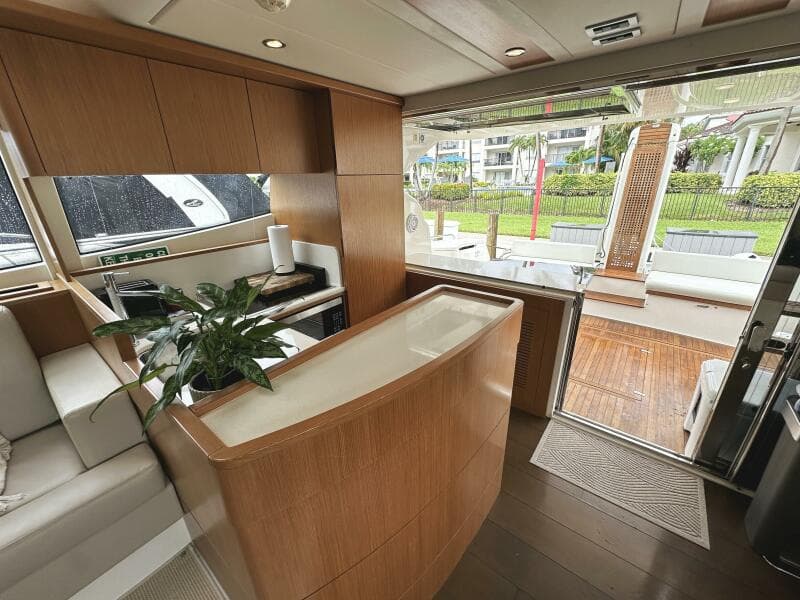 2014 Ferretti Yachts 530