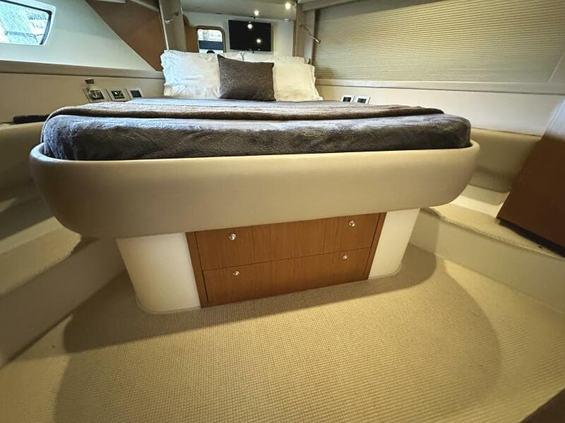 2014 Ferretti Yachts 530
