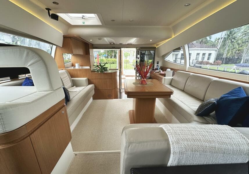 2014 Ferretti Yachts 530