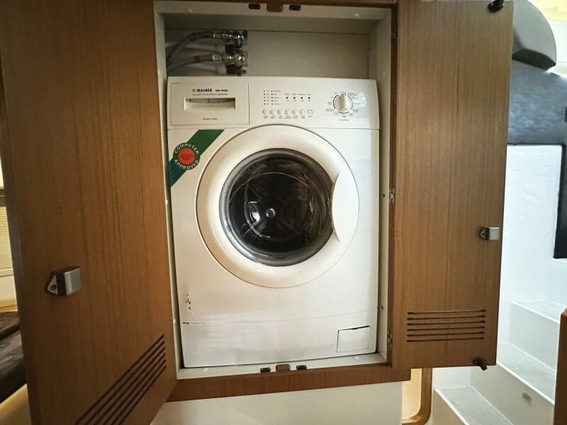 2014 Ferretti Yachts 530