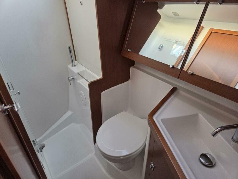 Head w/ Shower Stall