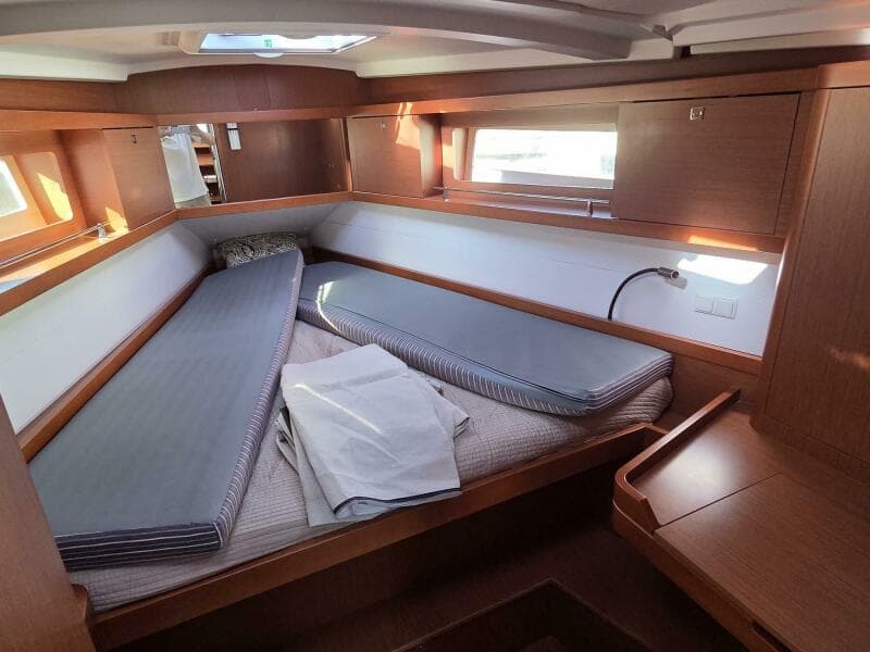 Spacious Vee Berth w/ Desk