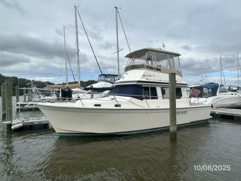 34' Sabreline port forward profile