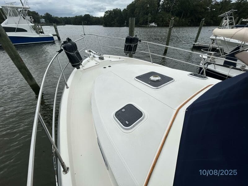 34' Sabreline foredeck1