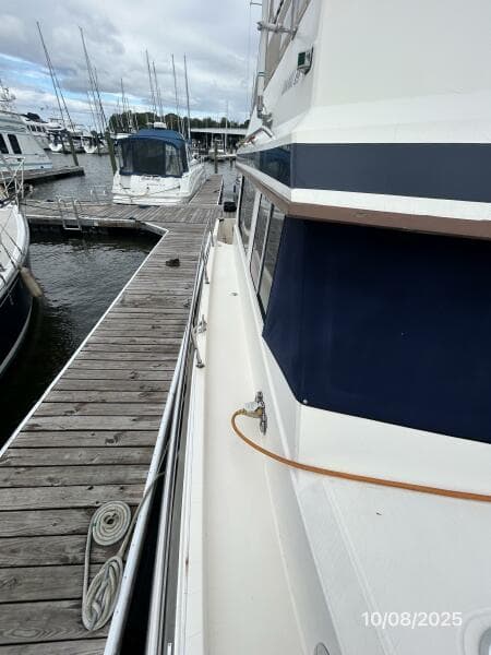 34' Sabreline starboard side deck1