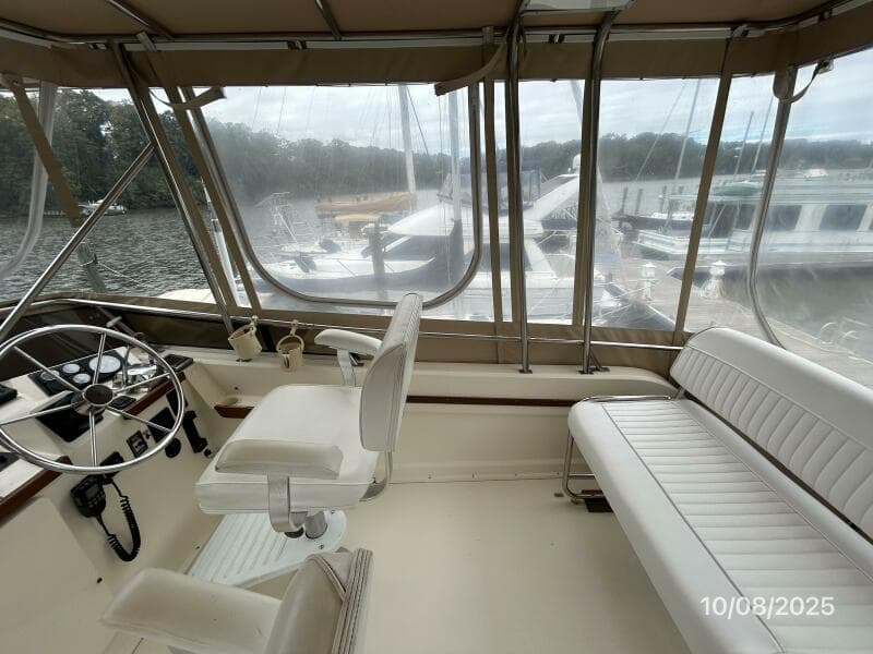 34' Sabreline flybridge starboard