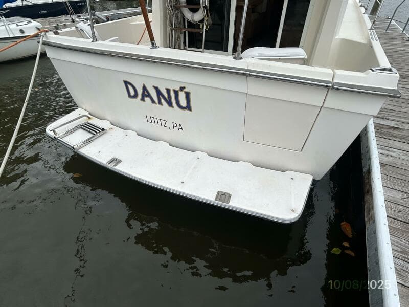 34' Sabreline swimplatform