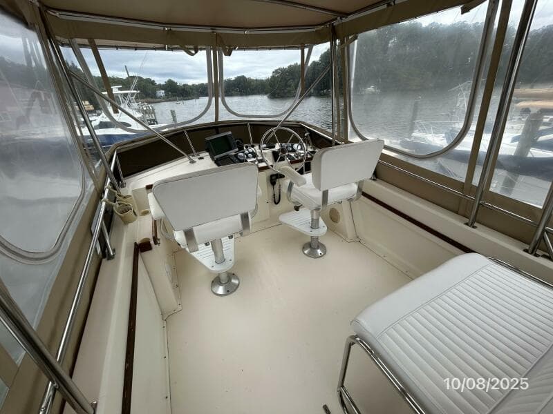 34' Sabreline flybridge forward