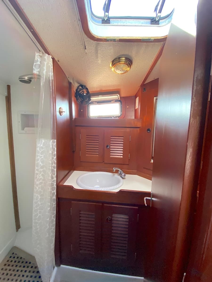 1984 Hallberg-Rassy 49 - Photo 30