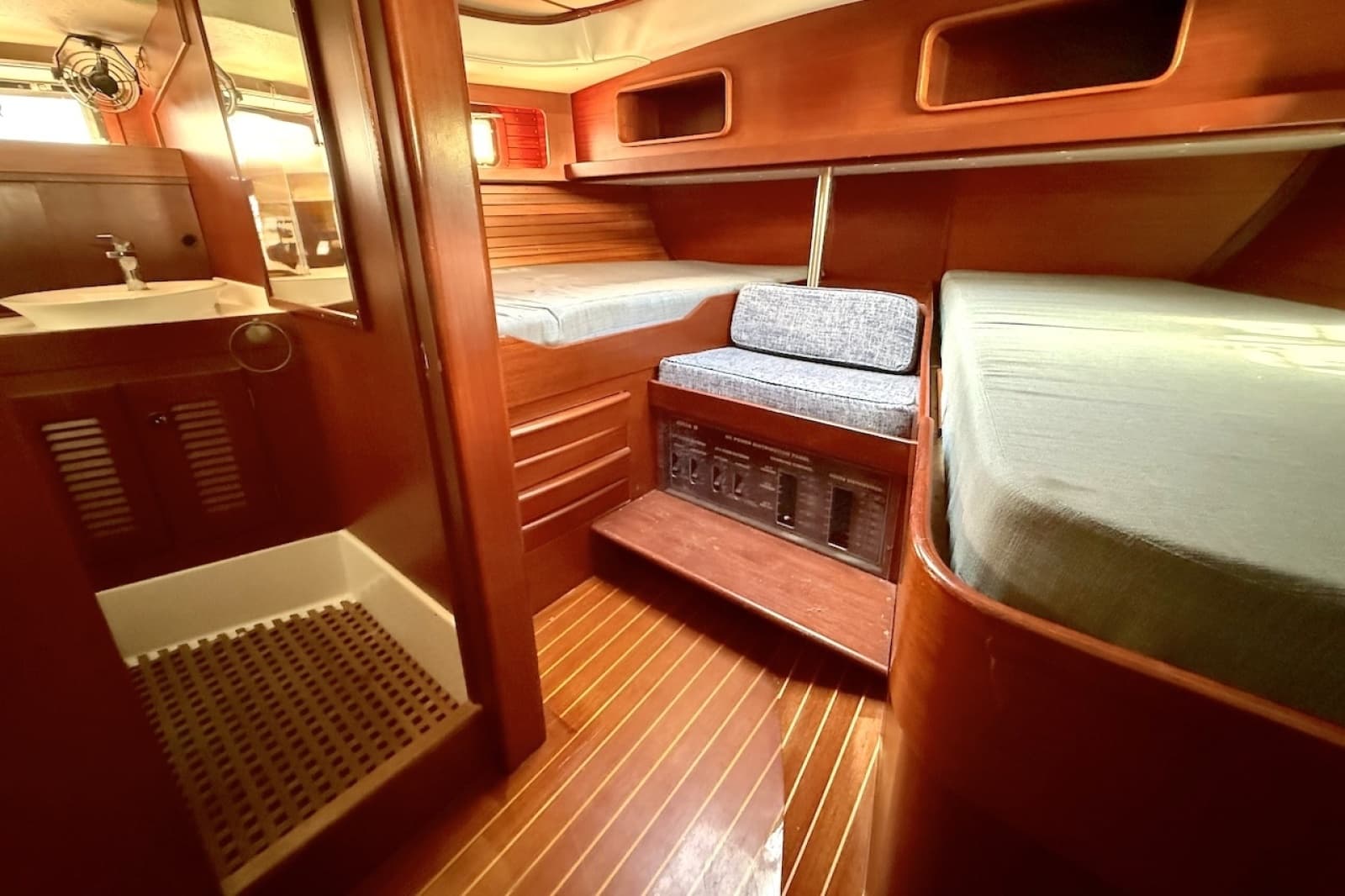 1984 Hallberg-Rassy 49 - Photo 27
